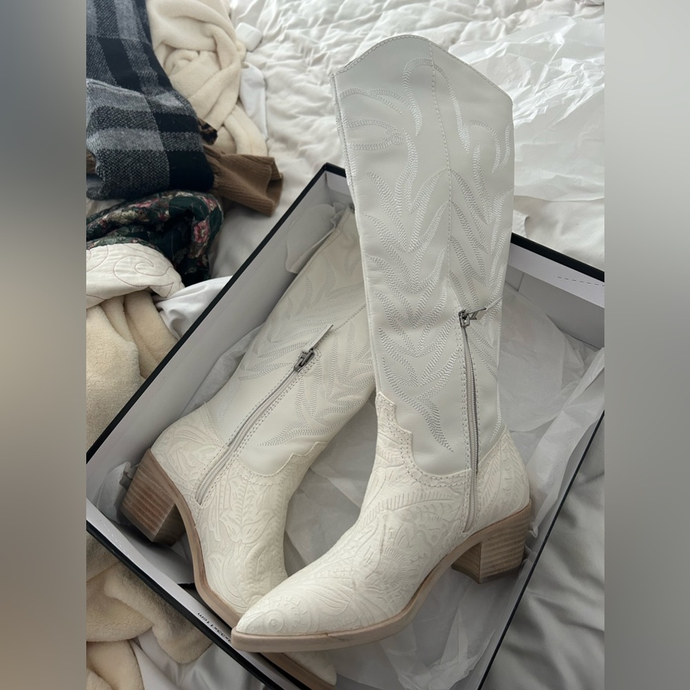 Dolce Vita White Solei boots NEW with box never worn - Picture 2 of 9